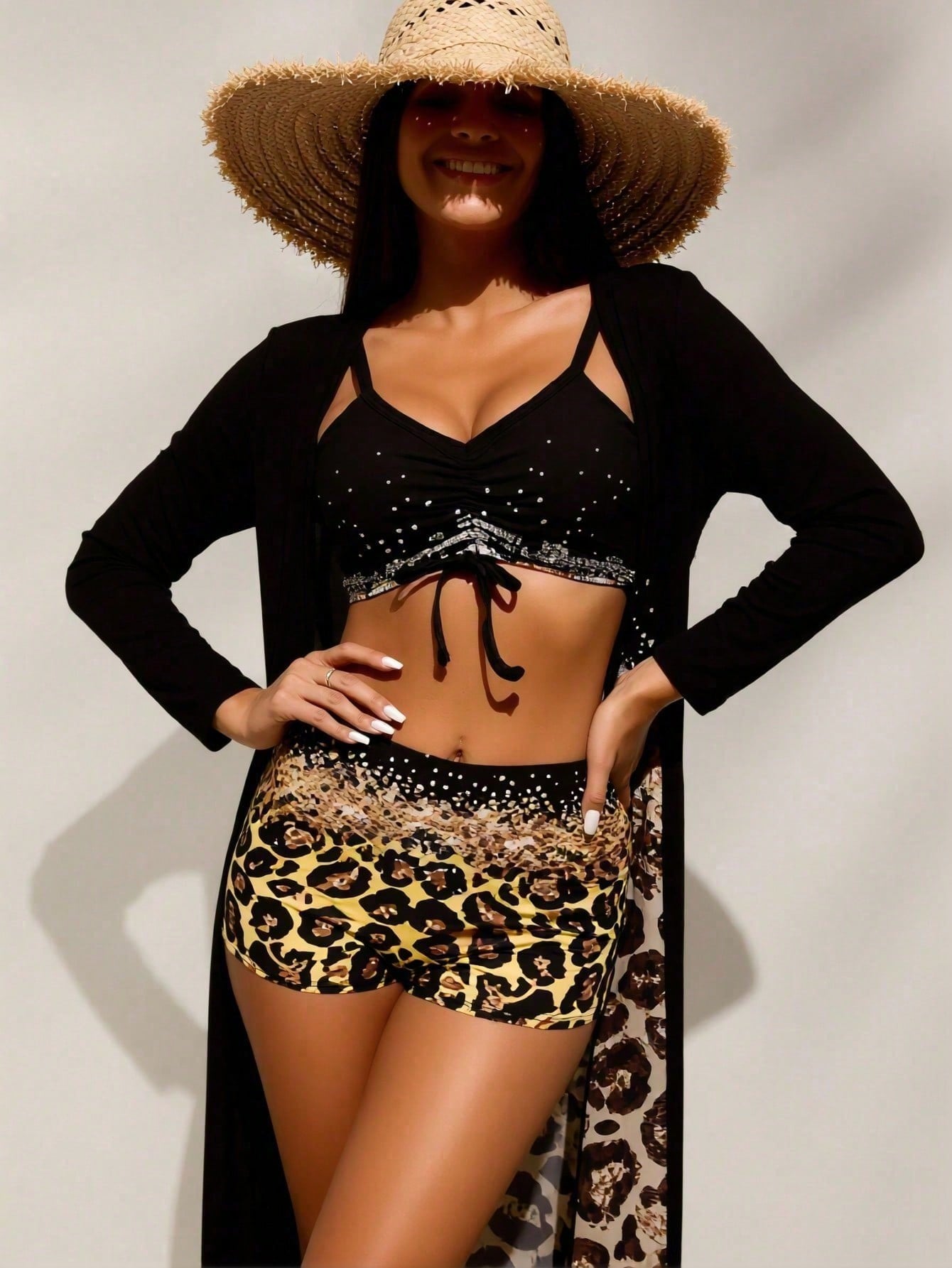 Top bikini nero con strass da  - Shorts recensione e prezzo